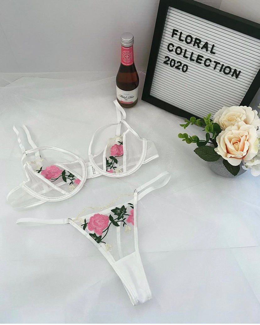 The Floral Dreams thong is perfect to complete your Floral Dreams set
