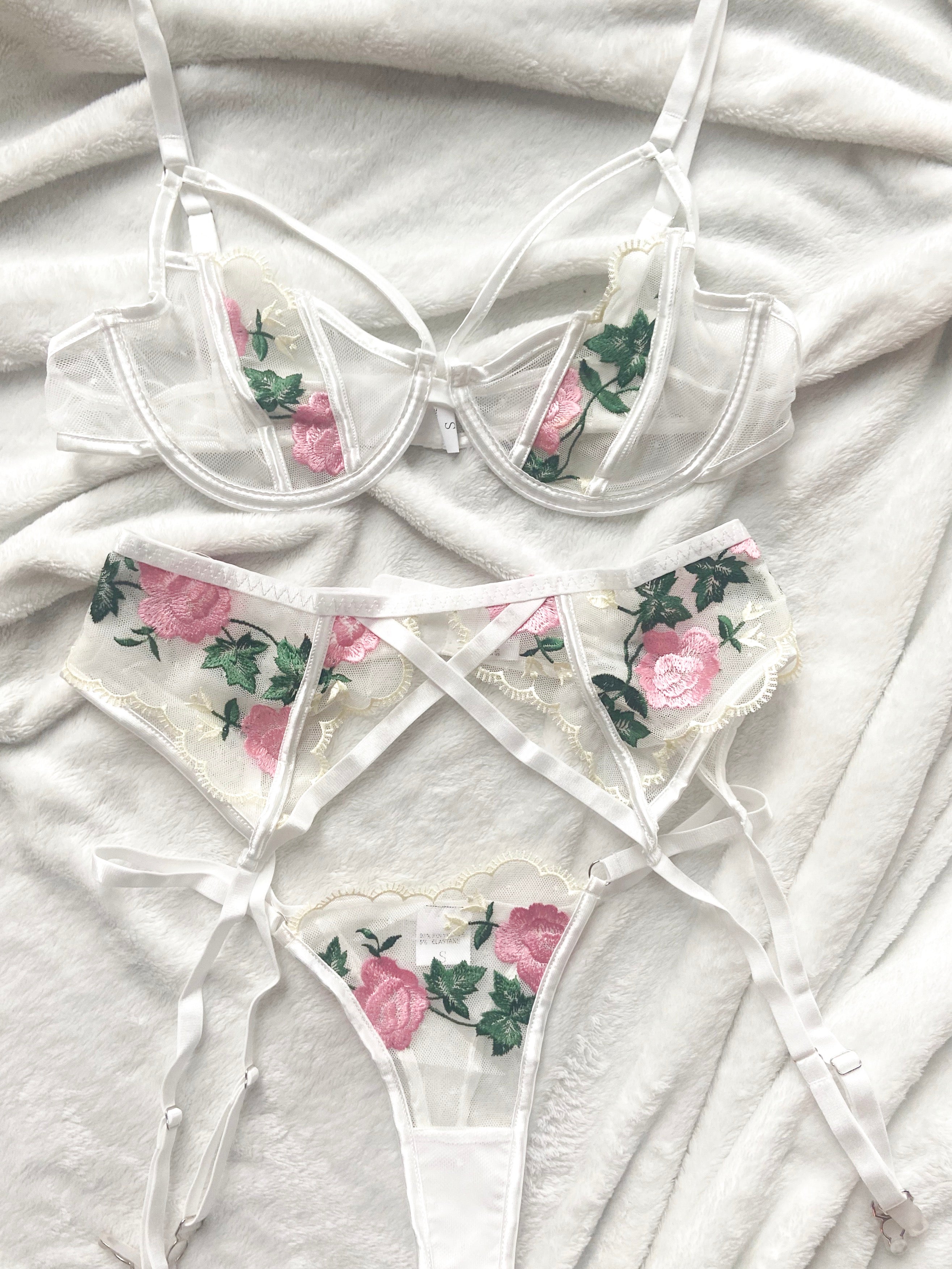 The perfect garter belt to complete your Floral Dreams Set